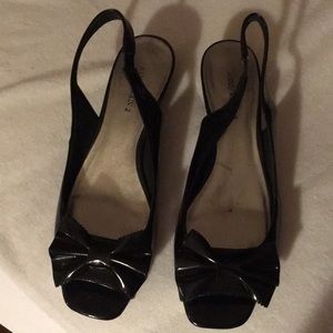 Black pair of Anne Klein 2 Shoe/Sandals.